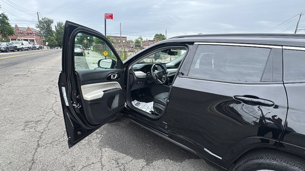 Used 2022 Jeep Compass Limited w/ Elite Group AWD/4WD image 10
