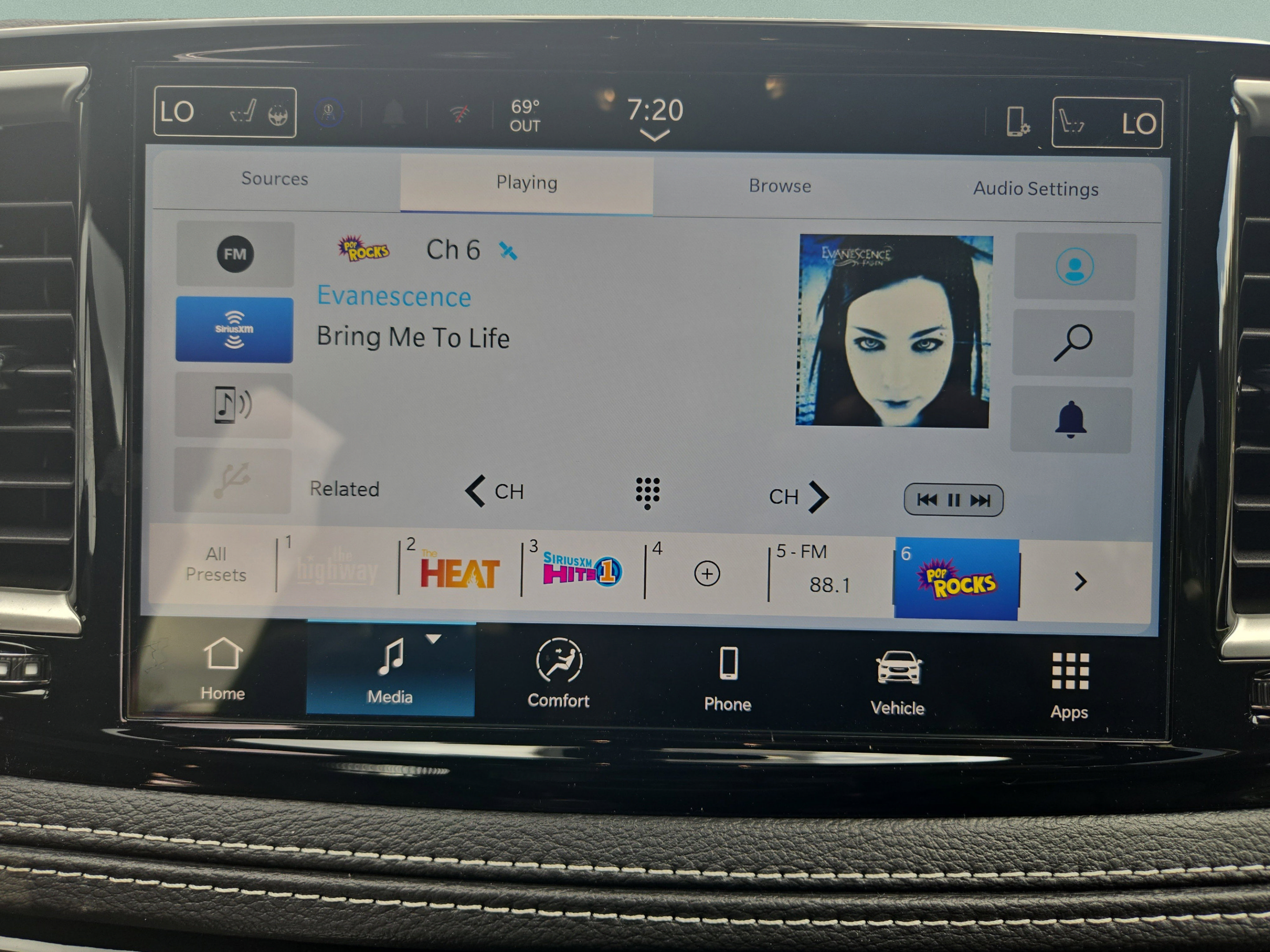New 2026 Chrysler Pacifica Select w/ S Appearance Package FWD image 17