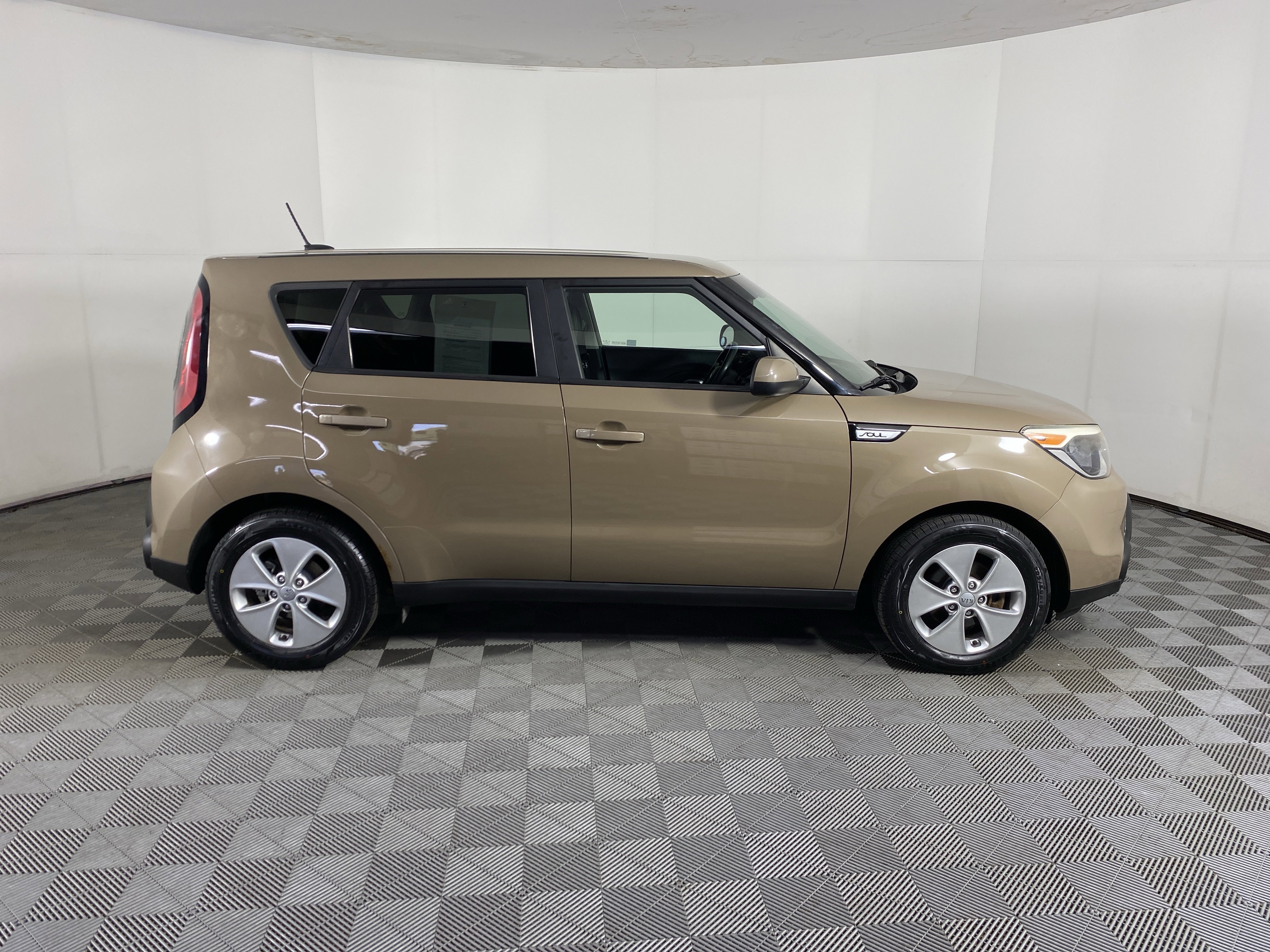 Used 2015 Kia Soul FWD image 3