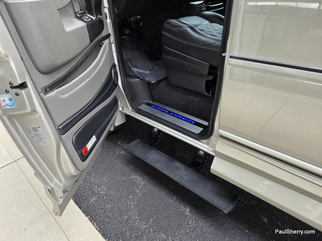 Used 2023 Chevrolet Express 2500 RWD image 41