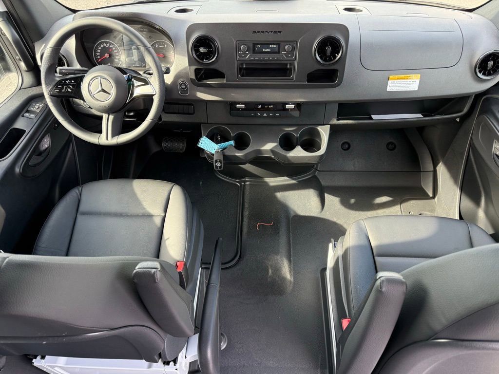 Used 2025 Mercedes-Benz Sprinter 2500 image 11