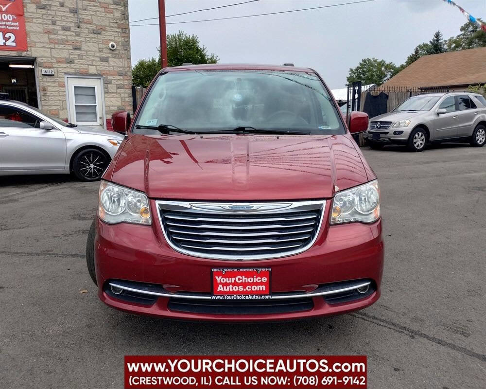 Used 2015 Chrysler Town & Country Touring image 8