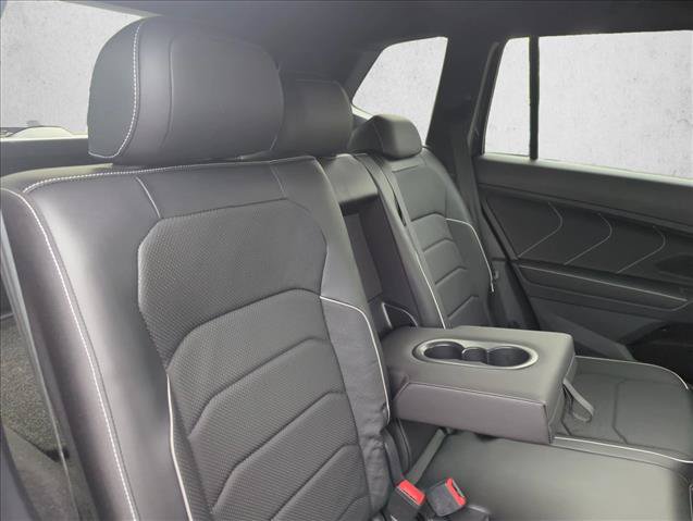 Used 2022 Volkswagen Tiguan SEL R-Line AWD/4WD image 28