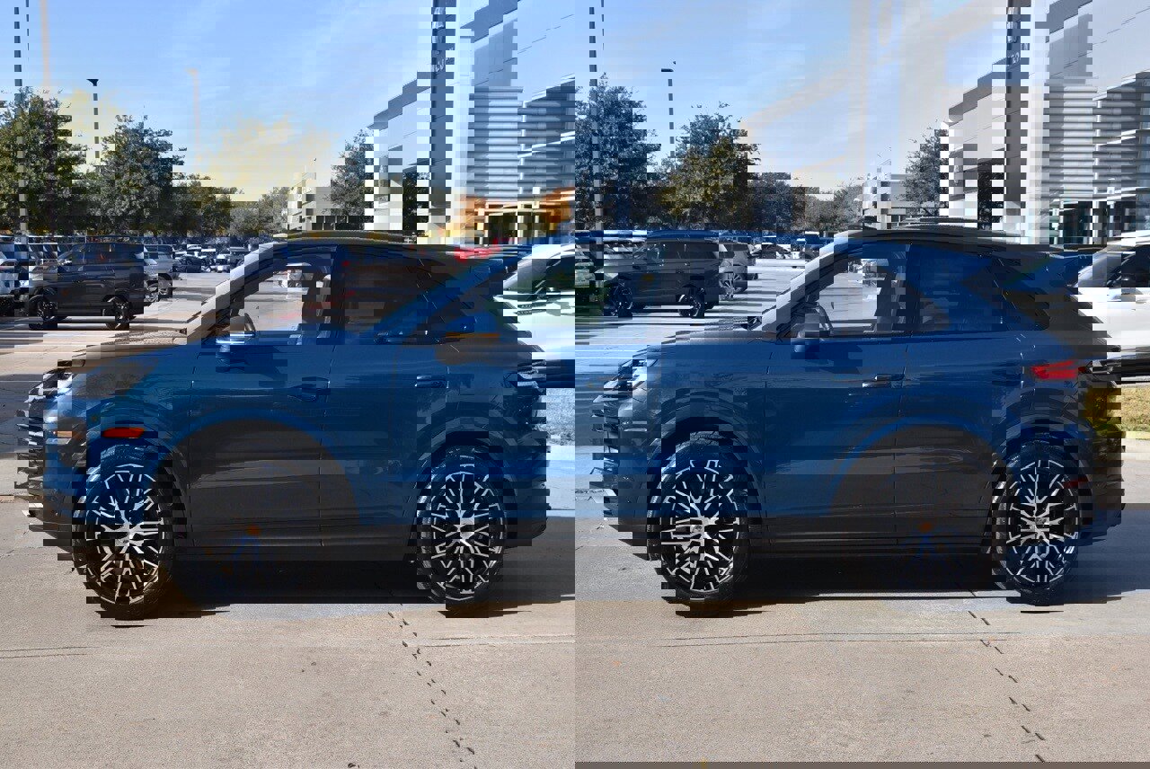 Used 2025 Porsche Cayenne image 12