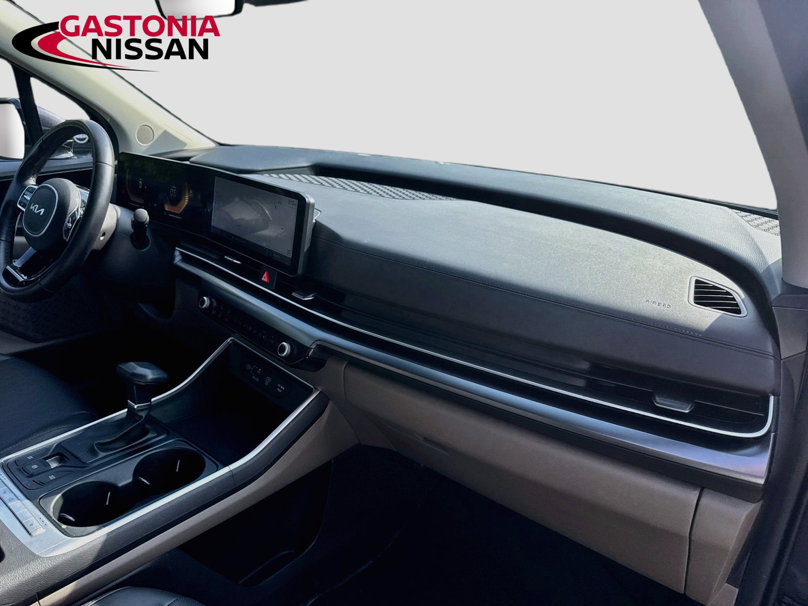 Used 2025 Kia Carnival FWD image 39