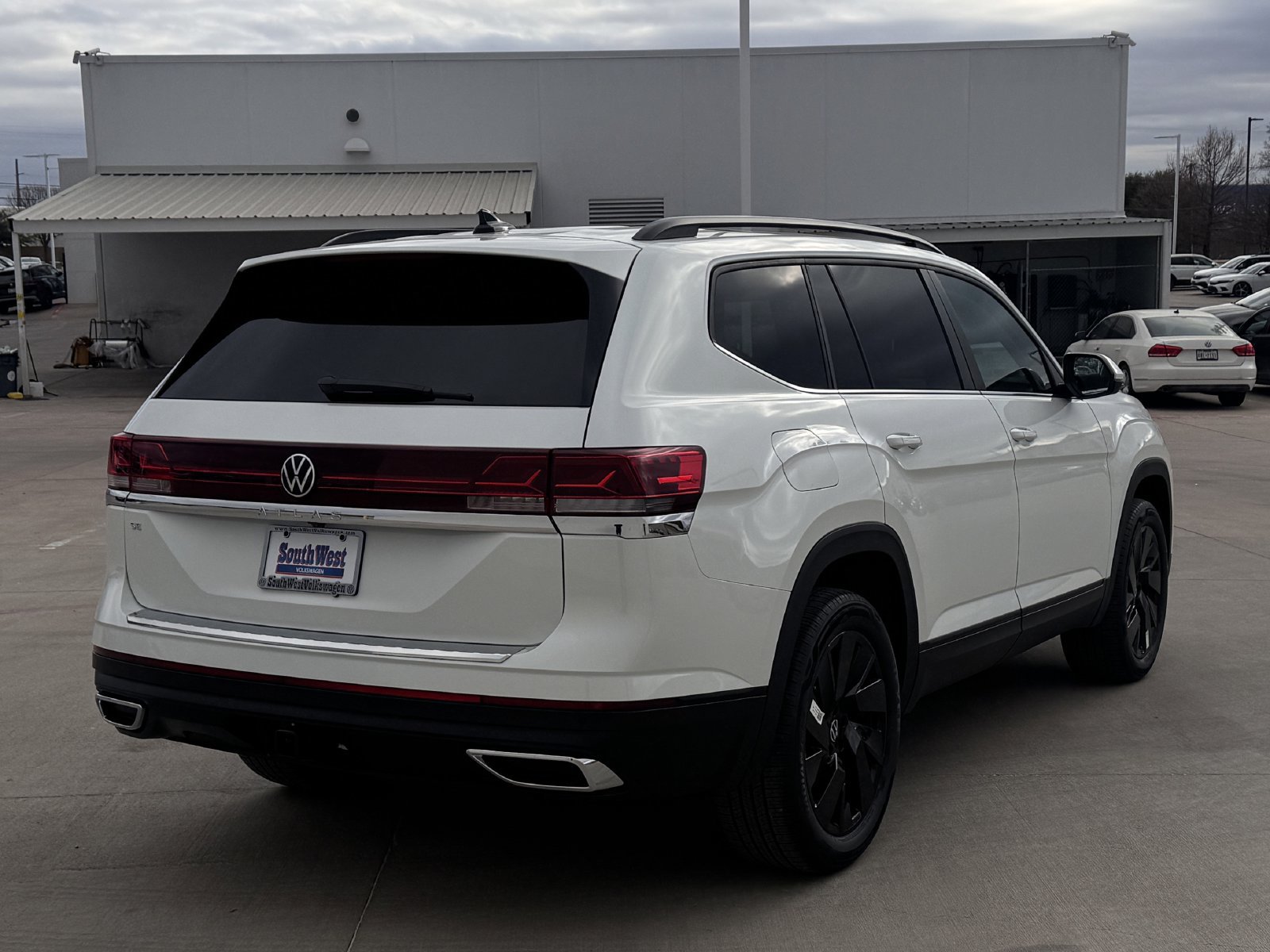 New 2026 Volkswagen Atlas SE FWD image 4