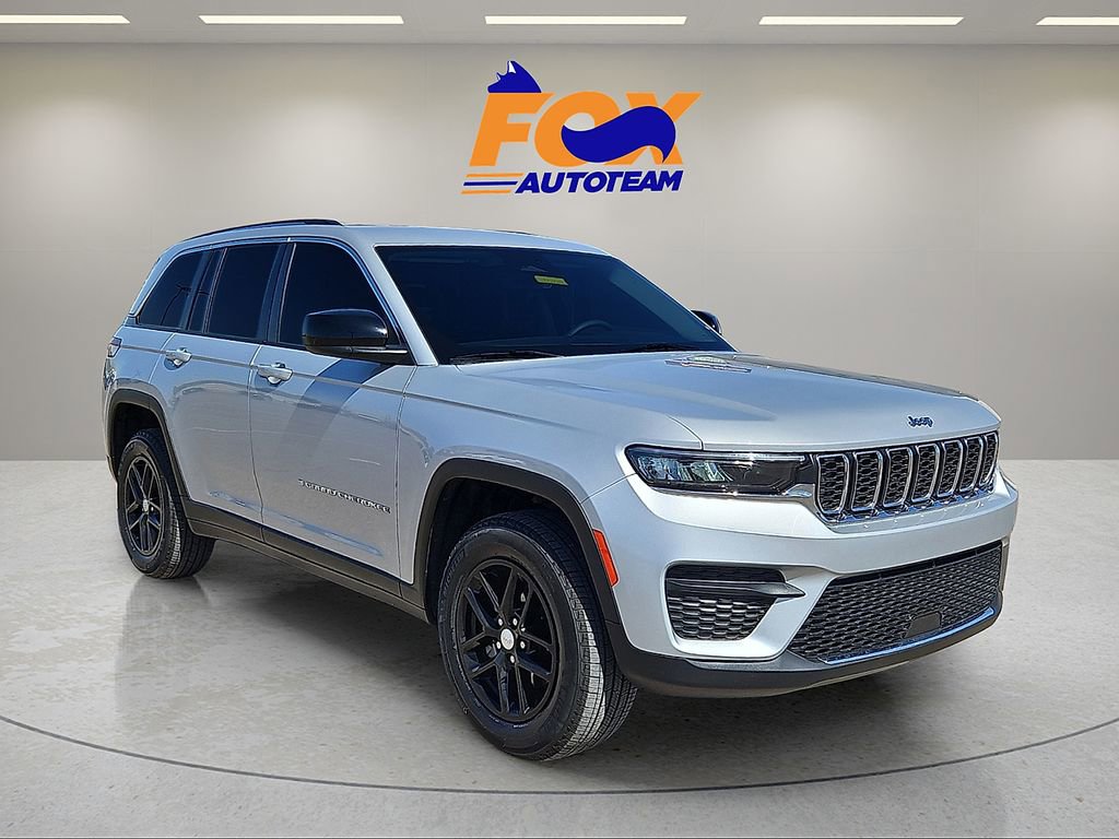 Used 2023 Jeep Grand Cherokee Laredo image 6