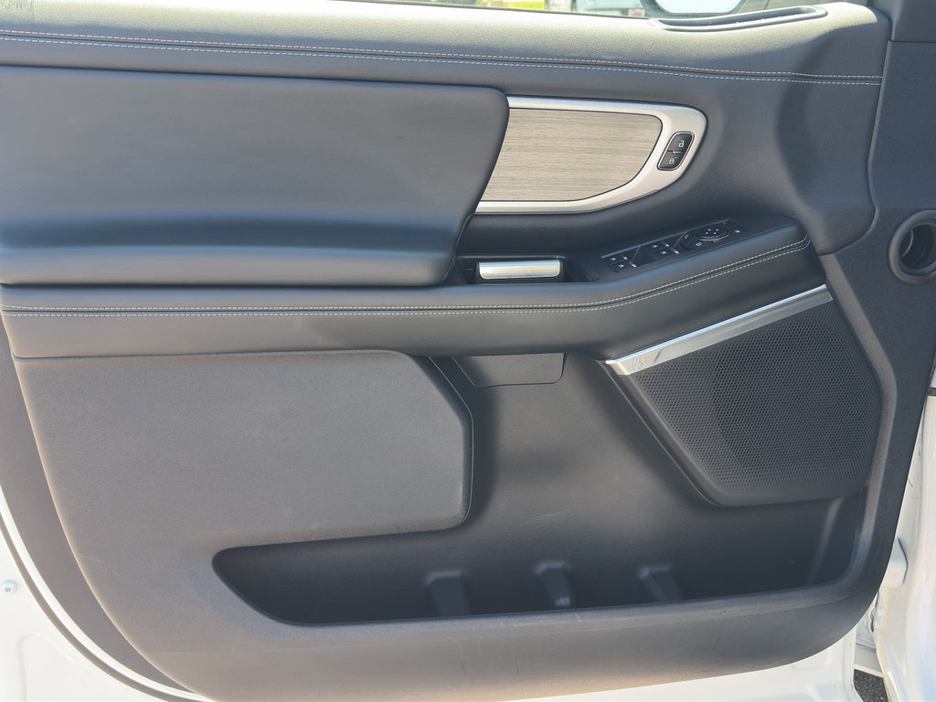 Used 2025 Ford Expedition Max Platinum AWD/4WD image 9