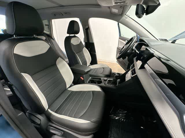 Certified 2025 Volkswagen Taos SEL AWD/4WD image 24