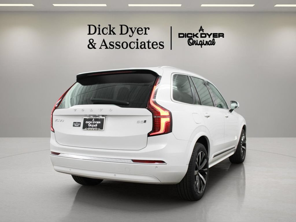 New 2026 Volvo XC90 B5 Core AWD/4WD image 11