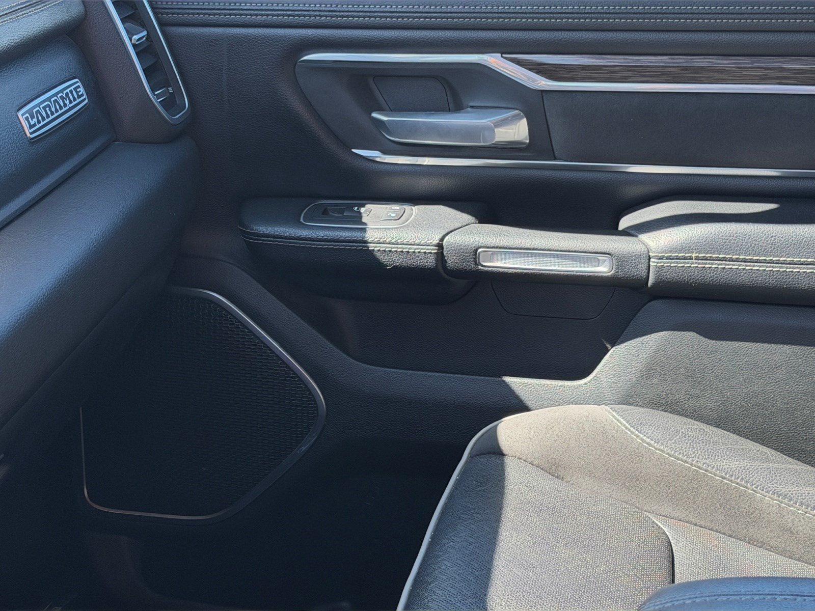 Used 2020 RAM 1500 Laramie AWD/4WD image 16
