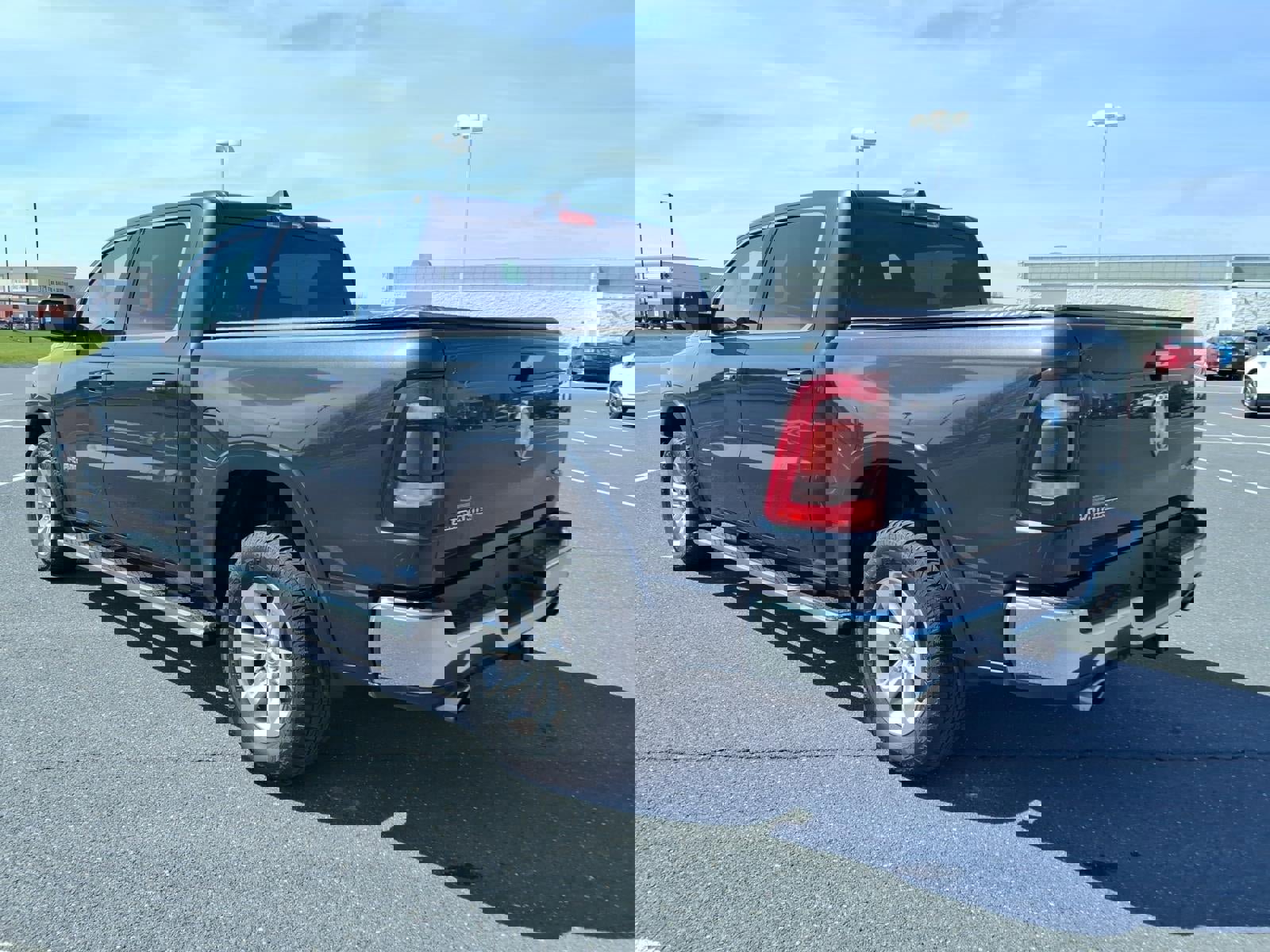 Used 2019 RAM 1500 Laramie AWD/4WD image 6