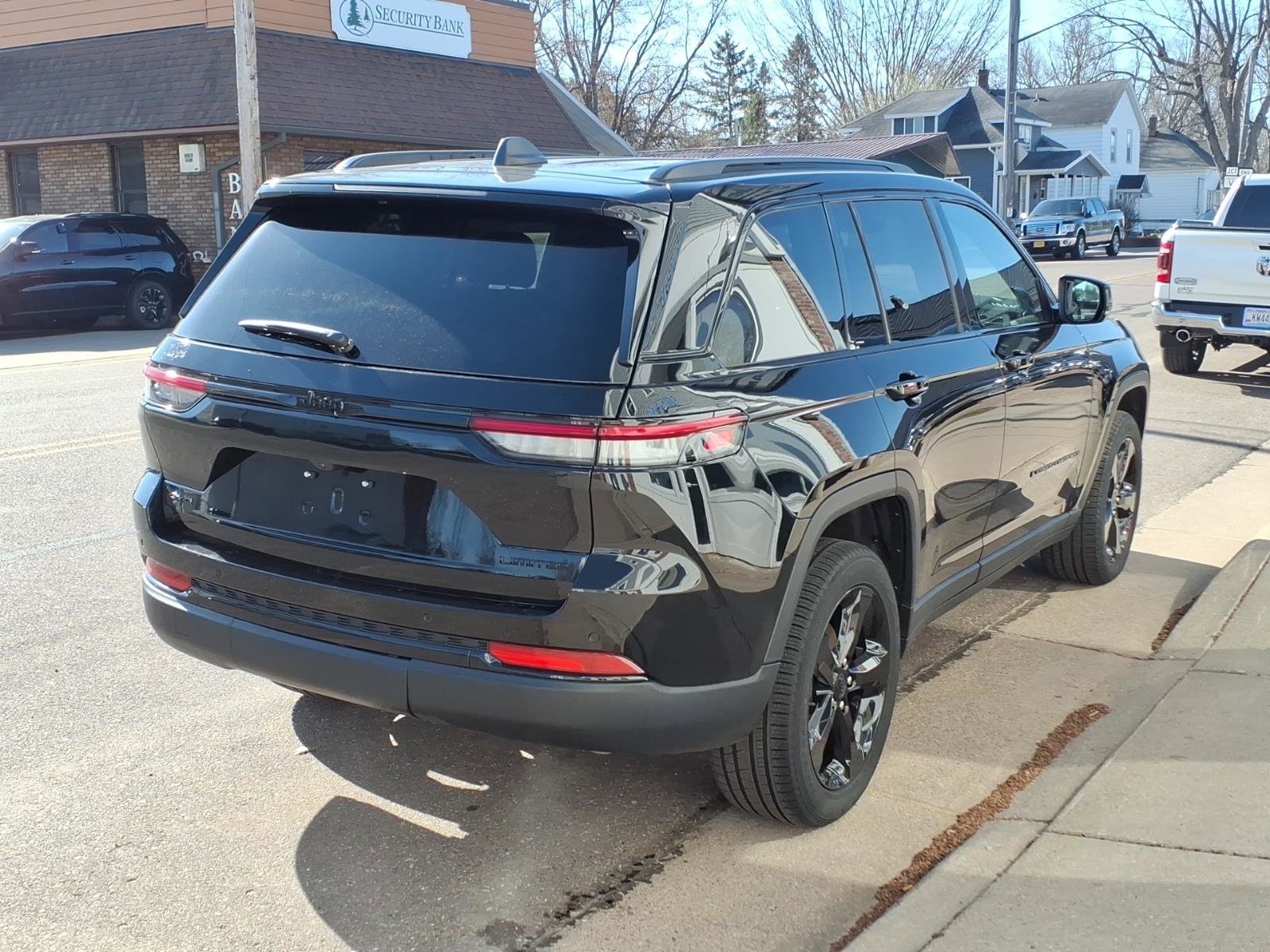 Used 2025 Jeep Grand Cherokee Limited w/ Black Appearance Package AWD/4WD image 5