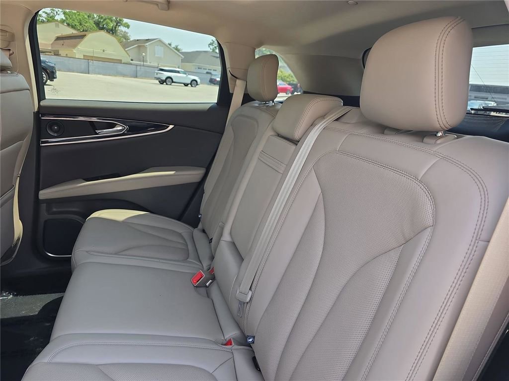 Used 2021 Lincoln Nautilus Reserve w/ Equipment Group 201A image 14