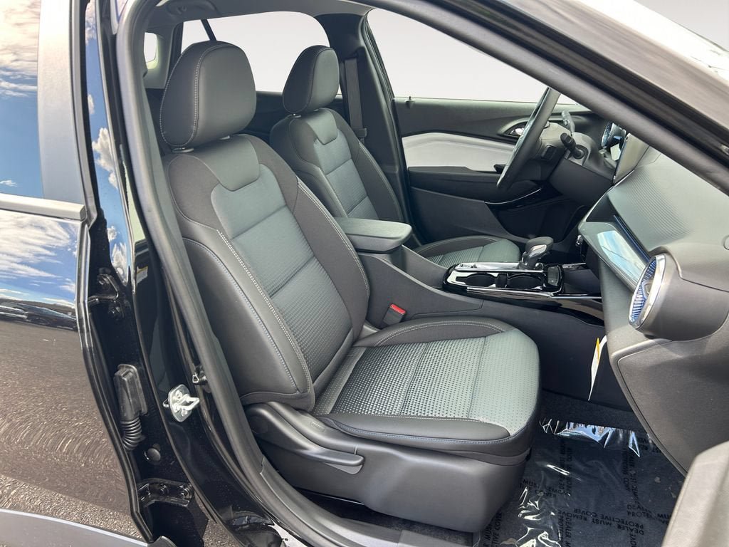 New 2026 Chevrolet Trax LT w/ LT Convenience Package FWD image 24