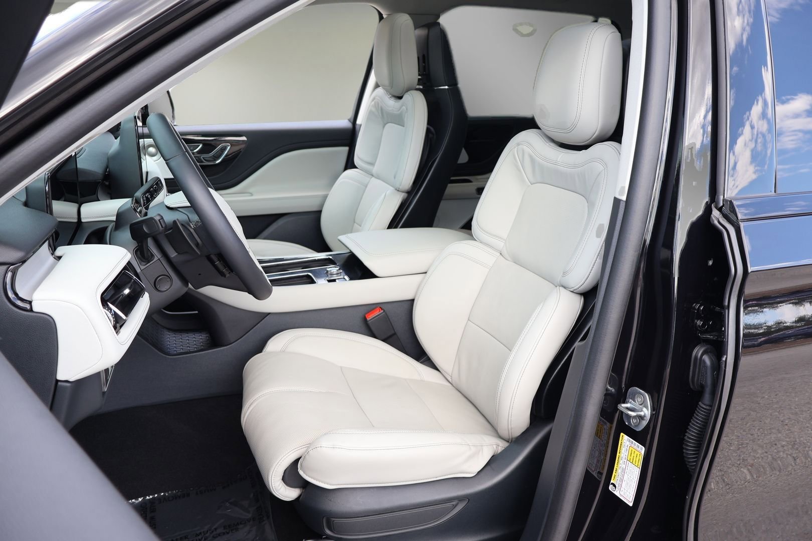 Used 2025 Lincoln Aviator Reserve w/ Luxury Package AWD/4WD image 12