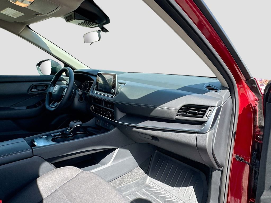 Used 2025 Nissan Rogue S image 17