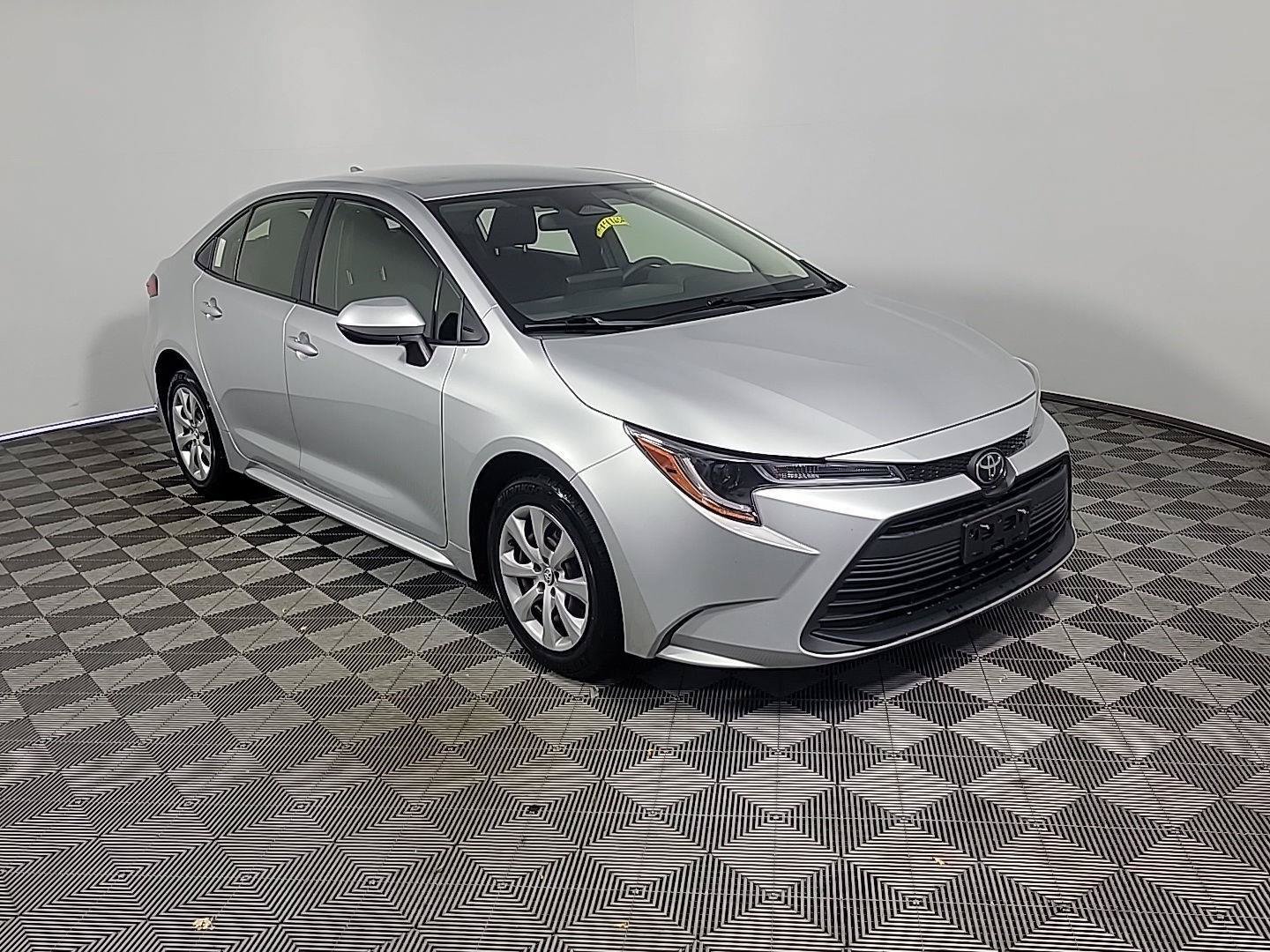 Used 2023 Toyota Corolla LE FWD image 1
