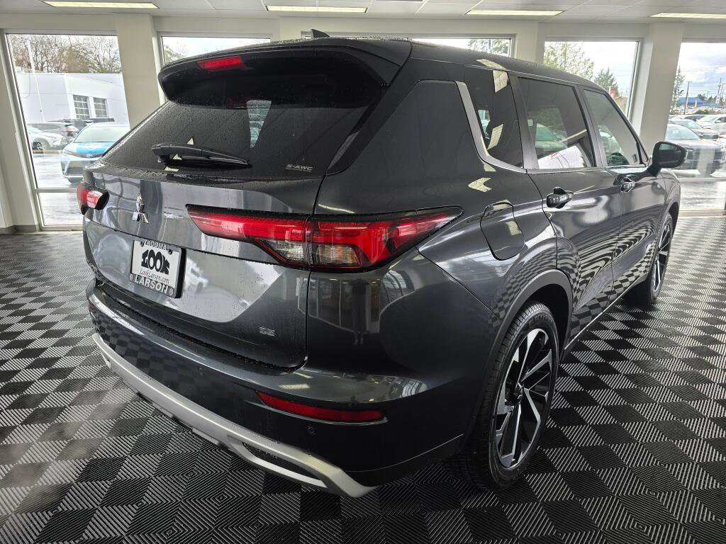 Used 2024 Mitsubishi Outlander SE image 4