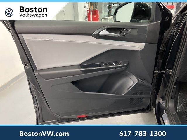 Used 2023 Volkswagen Taos SEL image 27