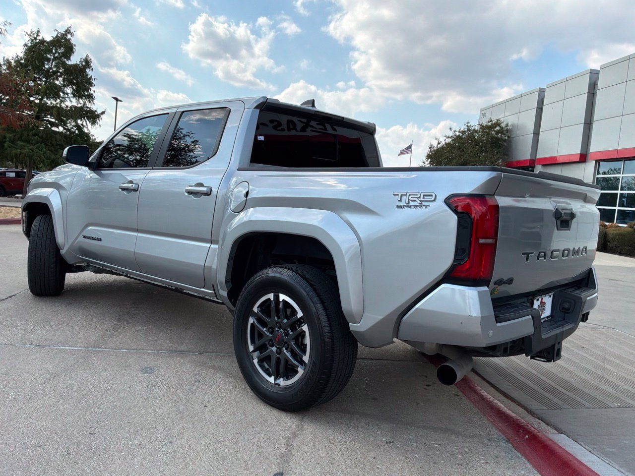 Used 2024 Toyota Tacoma TRD Sport w/ TRD Sport Upgrade Package AWD/4WD image 8
