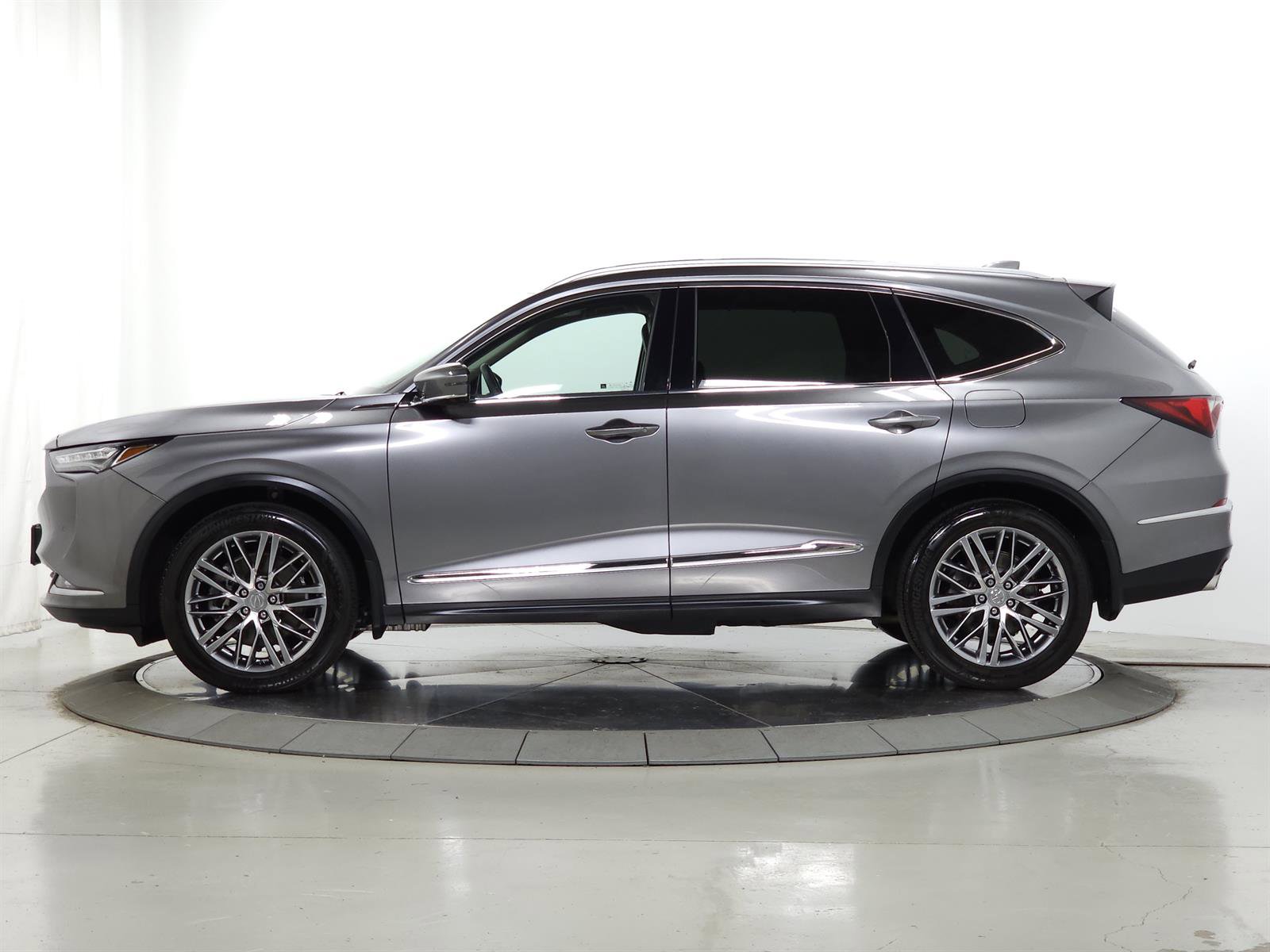 Used 2024 Acura MDX SH-AWD w/ Advance Package image 5