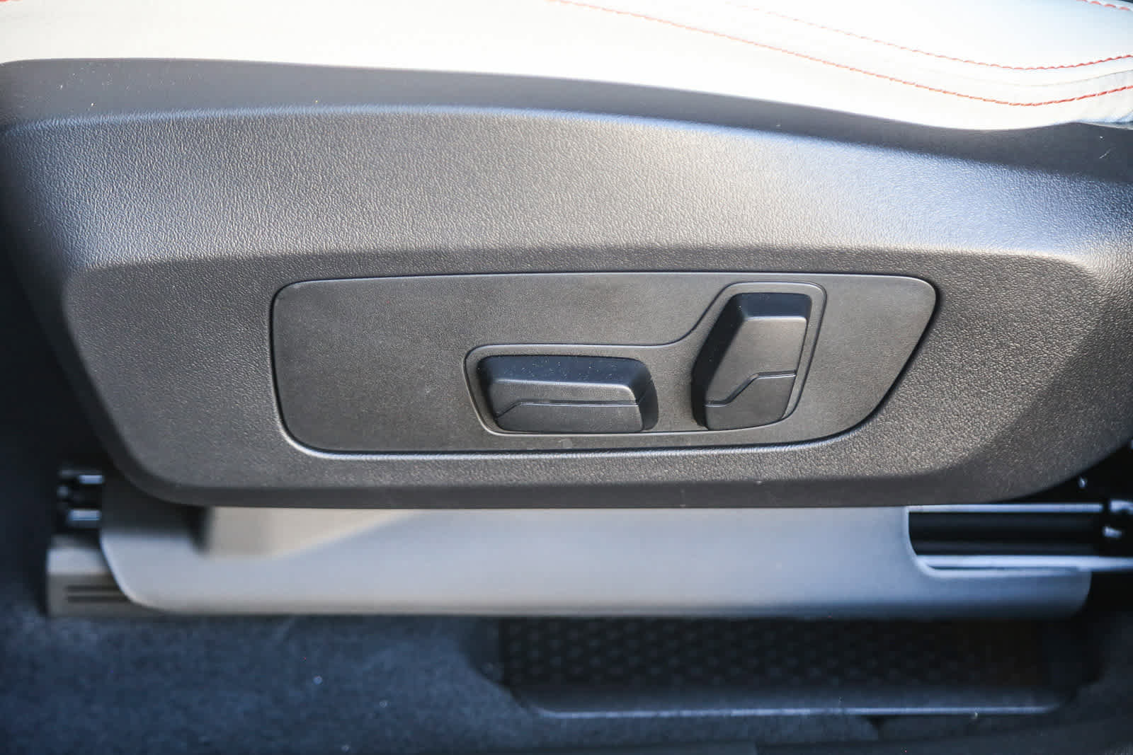 Used 2025 BMW X2 M35i w/ Premium Package image 17