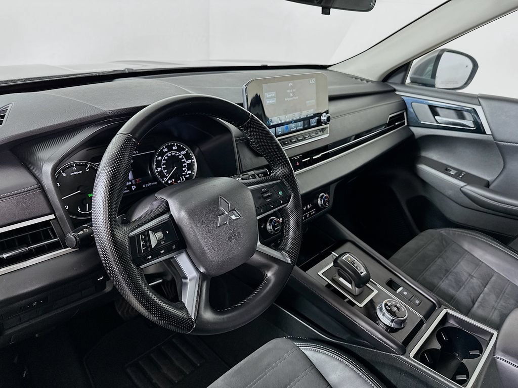 Used 2023 Mitsubishi Outlander SE FWD image 10