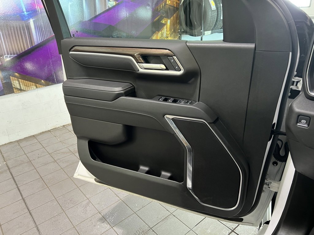 Used 2025 Chevrolet Silverado 1500 LT image 12