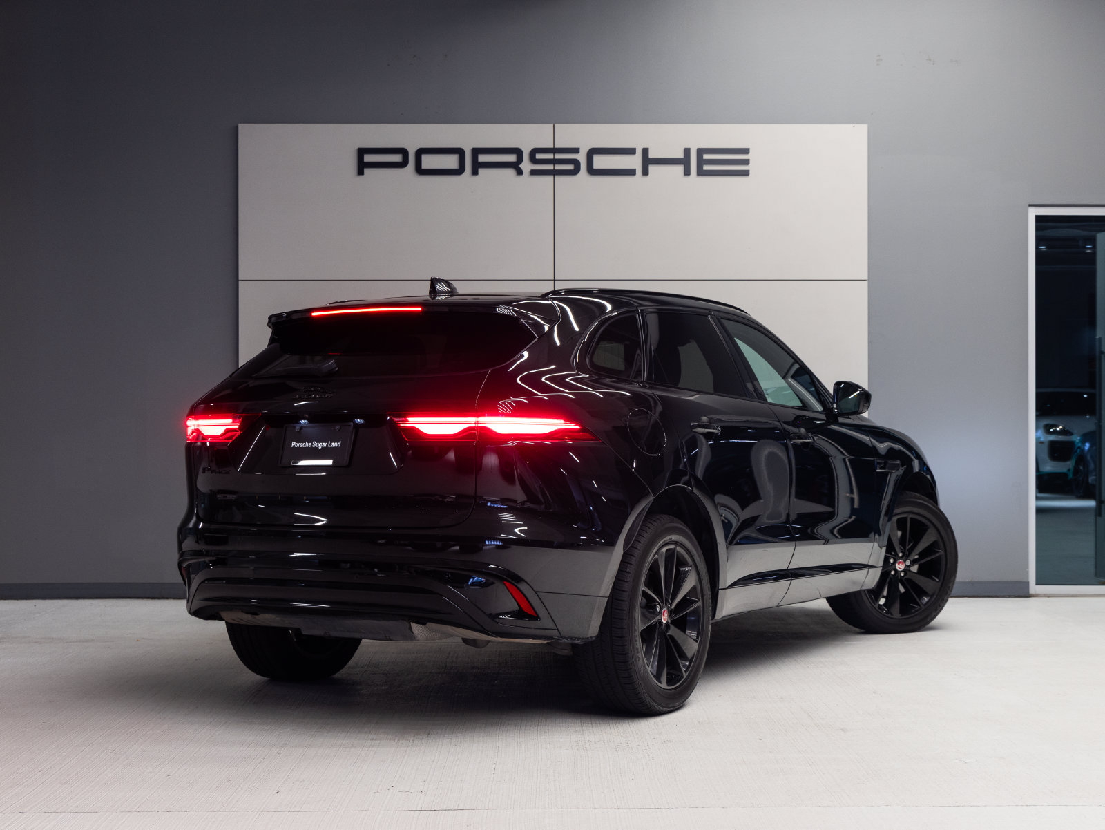 Used 2023 Jaguar F-PACE S AWD/4WD image 7