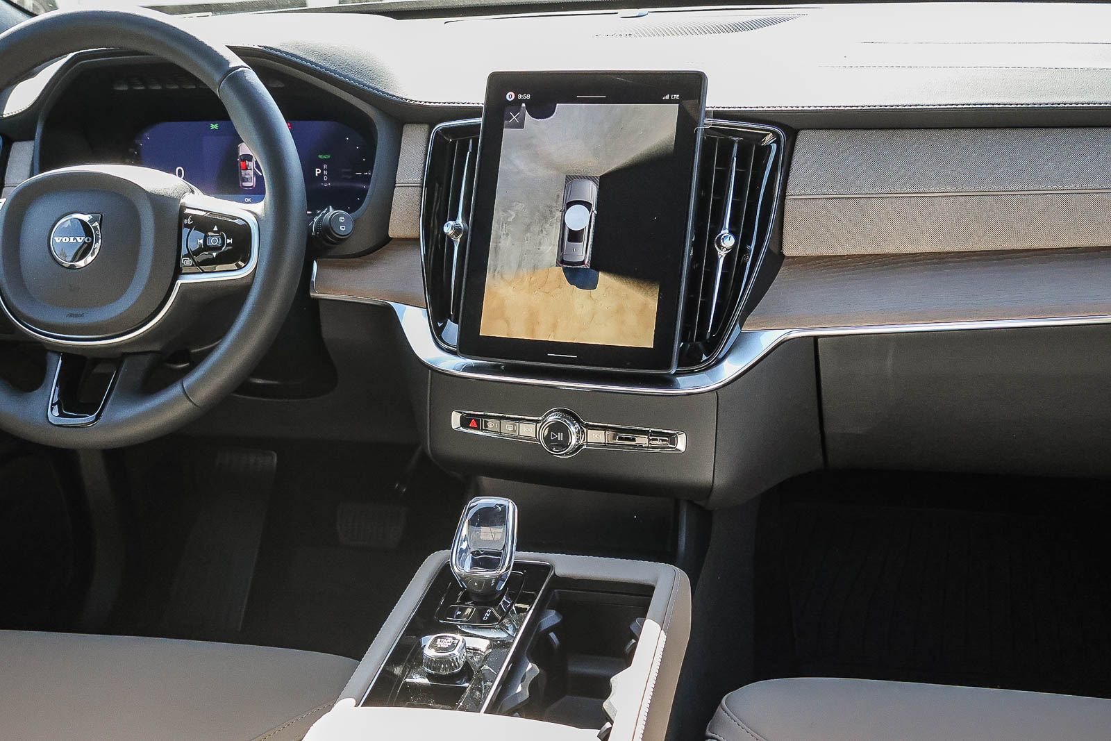 New 2026 Volvo XC90 T8 Plus w/ Protection Package Premier AWD/4WD image 24