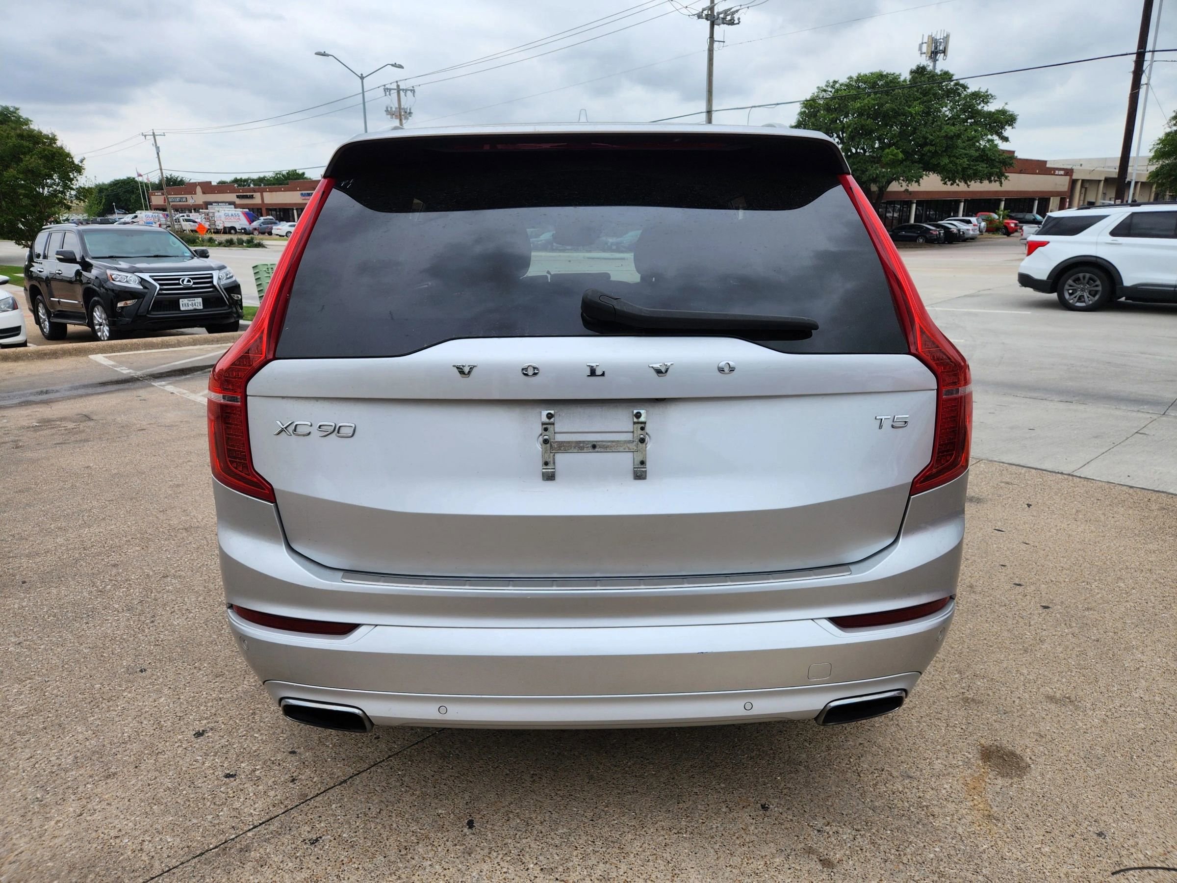 Used 2020 Volvo XC90 T5 Momentum w/ Protection Package Premier image 4
