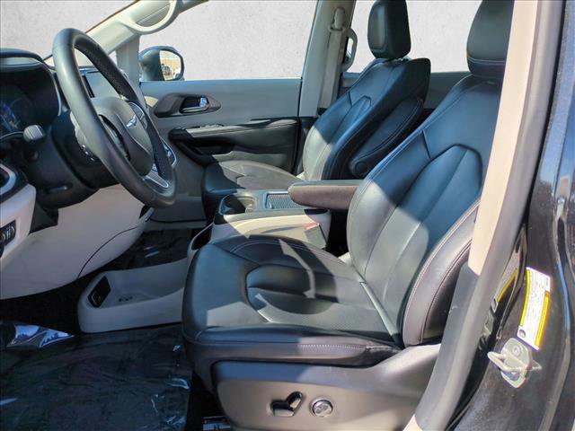 Used 2023 Chrysler Pacifica Touring-L FWD image 15