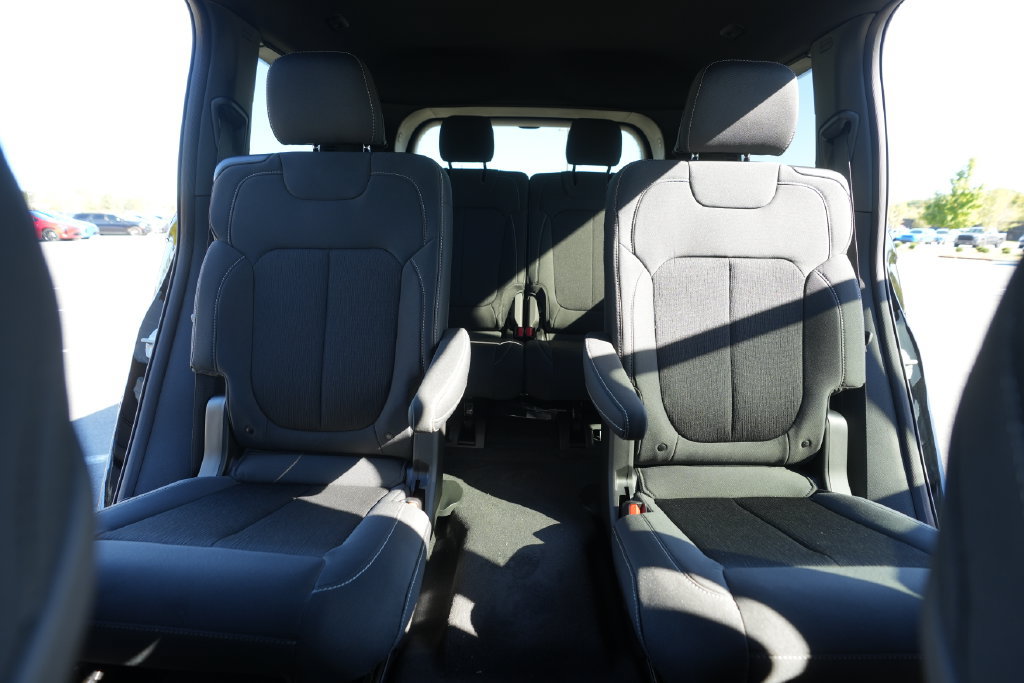 New 2027 Jeep Grand Cherokee L Laredo w/ MOPAR Finishing Package AWD/4WD image 37