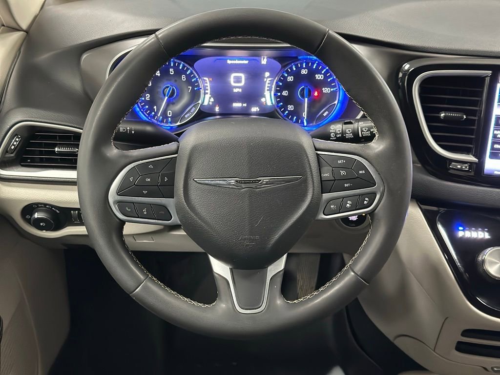 Used 2022 Chrysler Pacifica Touring-L image 3