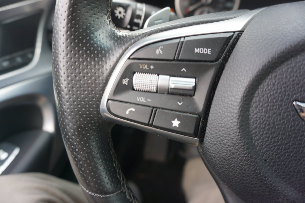 Used 2022 Genesis G70 3.3T RWD image 8
