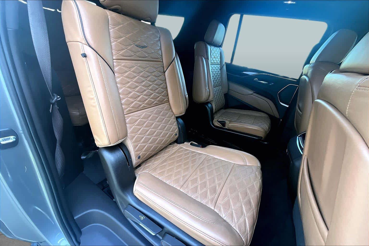 Used 2021 Cadillac Escalade ESV Premium Luxury RWD image 18