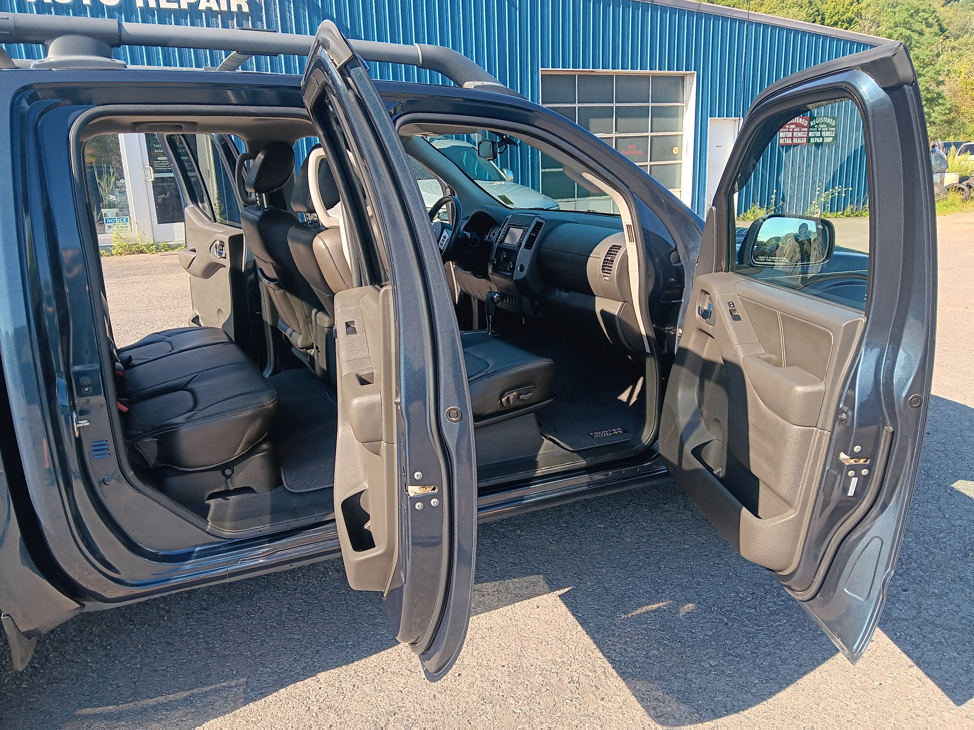 Used 2019 Nissan Frontier PRO-4X w/ Pro-4x Luxury Package AWD/4WD image 13