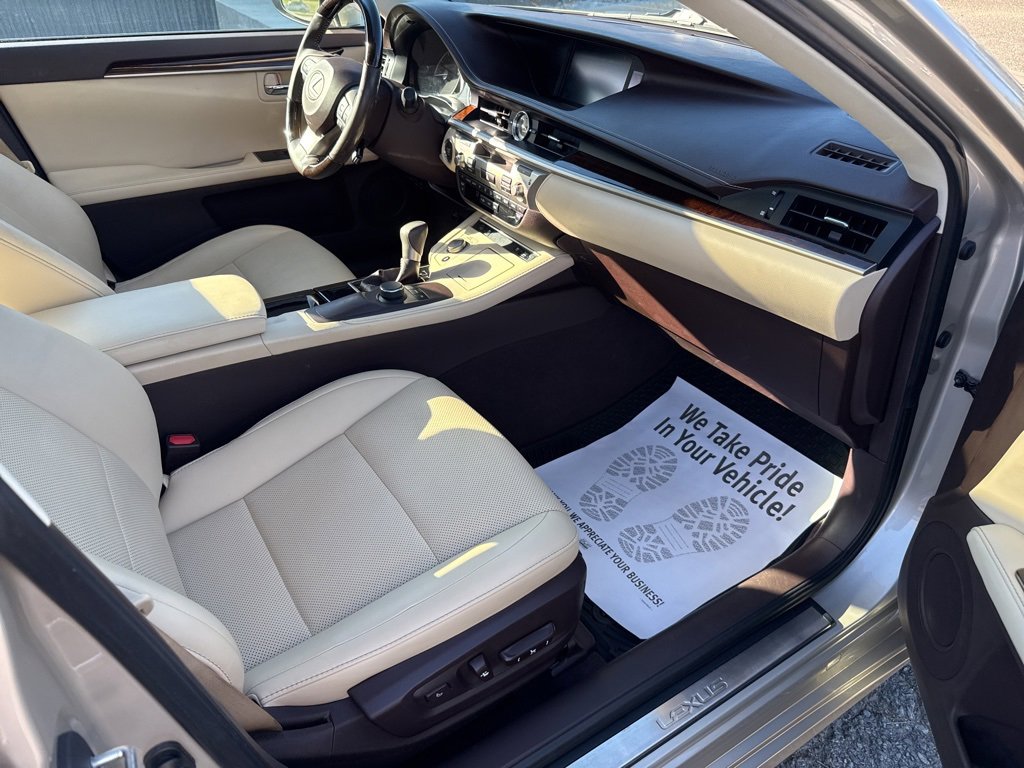 Used 2016 Lexus ES 350 w/ Premium Package w/Wood Trim image 17