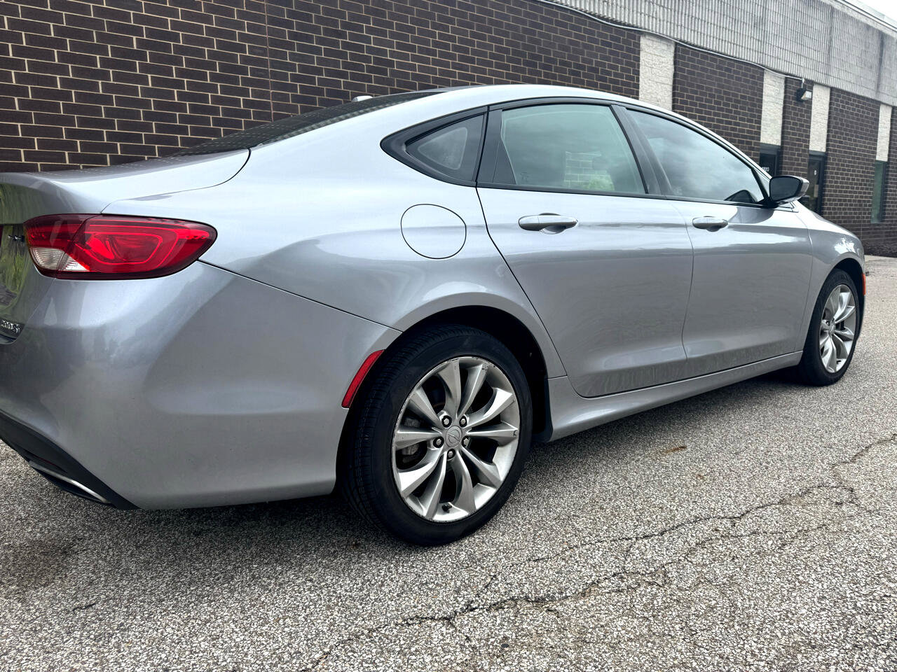 Used 2015 Chrysler 200 S image 31