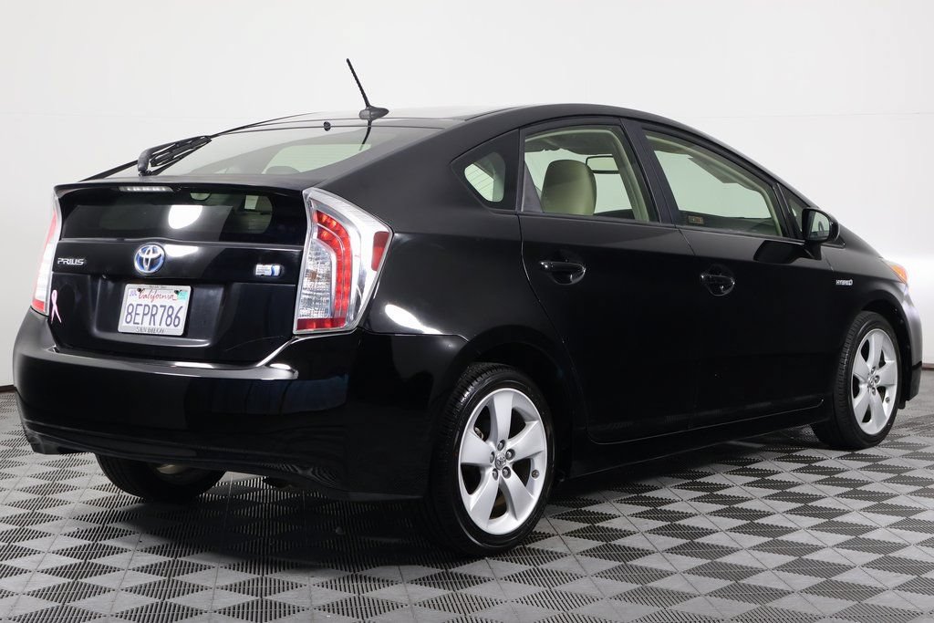 Used 2013 Toyota Prius Five FWD image 4