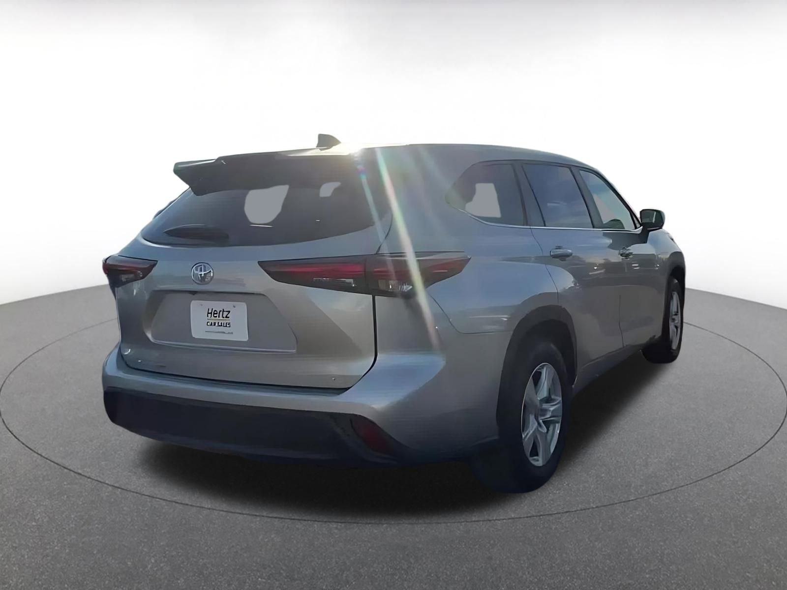 Used 2025 Toyota Highlander LE image 14