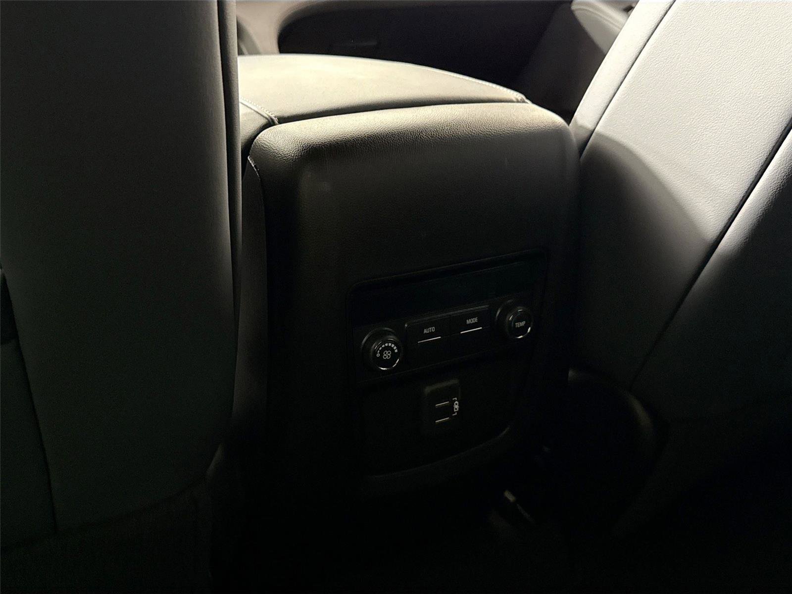 Used 2024 Buick Enclave Essence FWD image 34