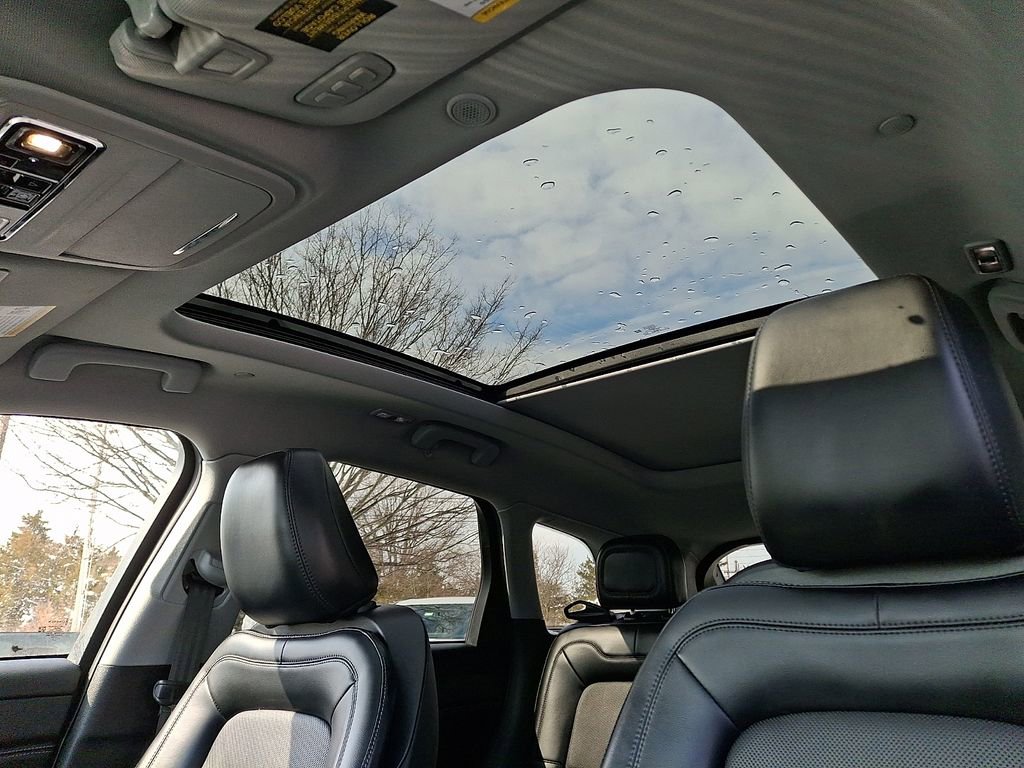 Used 2022 Lincoln Corsair AWD w/ Premium Package image 16