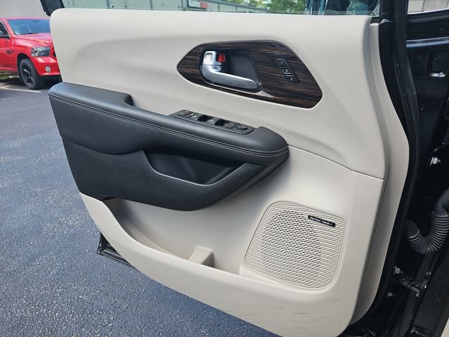 Used 2023 Chrysler Pacifica Limited w/ Uconnect Theater Family Group AWD/4WD image 35