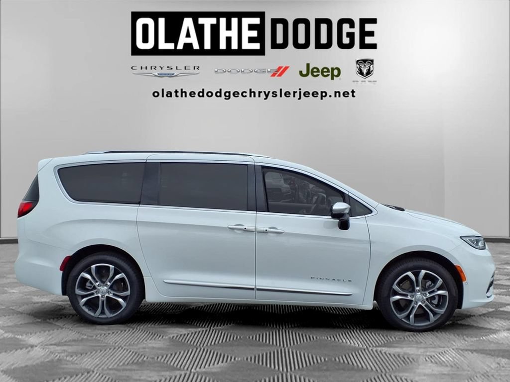 New 2026 Chrysler Pacifica Pinnacle AWD/4WD image 32