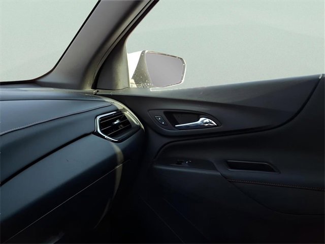 Used 2022 Chevrolet Equinox RS w/ Infotainment Package image 19