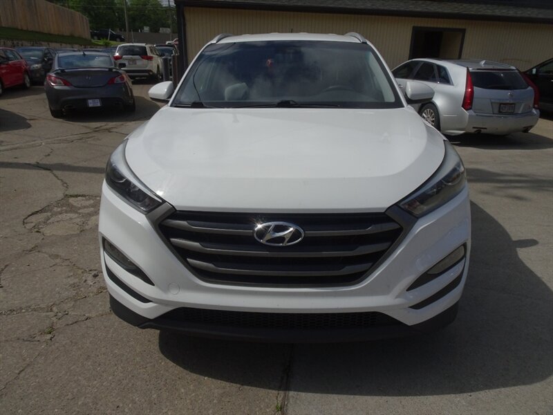 Used 2016 Hyundai Tucson SE w/ Option Group 02 AWD/4WD image 2