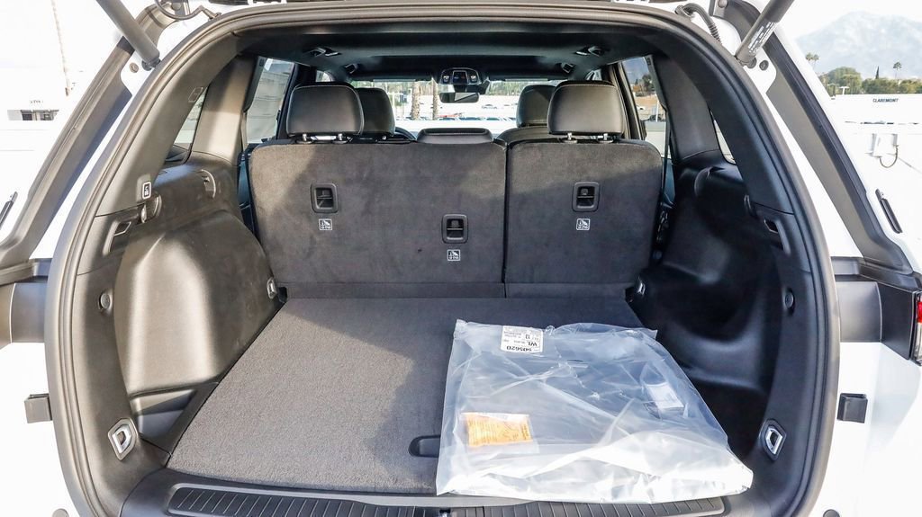 New 2025 Jeep Grand Cherokee Altitude image 27