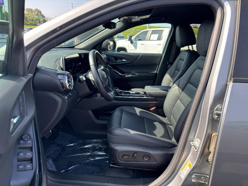 Used 2025 Chevrolet Equinox LT w/ Convenience Package II FWD image 9